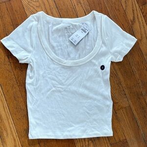 Hollister Women's Cream Scoop Neck Tee